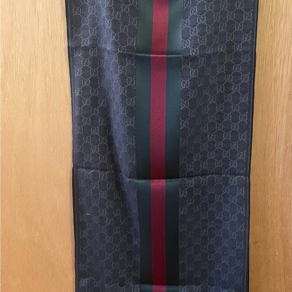 ***SOLD**Gucci 147351 Dark Grey GG  Red Green Stripe Wool Scarf Muffler - Picture 2 of 11